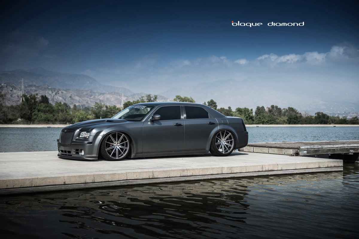 2010 Chrysler 300 Fitted with 22 Inch BD-9’s in Matte Graphite Machine Face