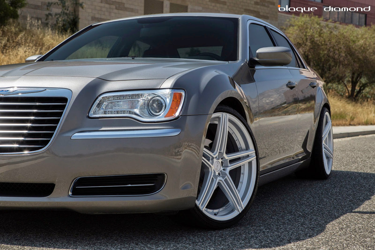2012 Chrysler 300C with 22 Inch BD-6’s in Silver Polish
