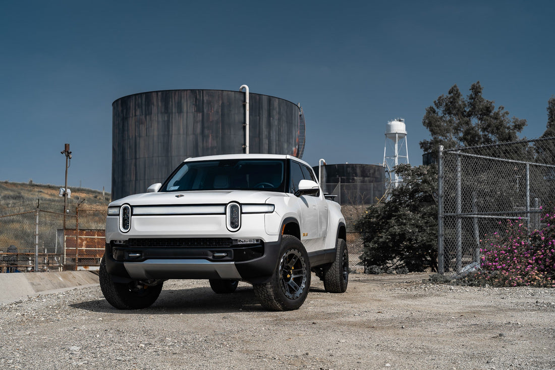 Unleashing the Future: Blaque Diamond Wheels Elevate the 2023 Rivian R1T with BD-O801