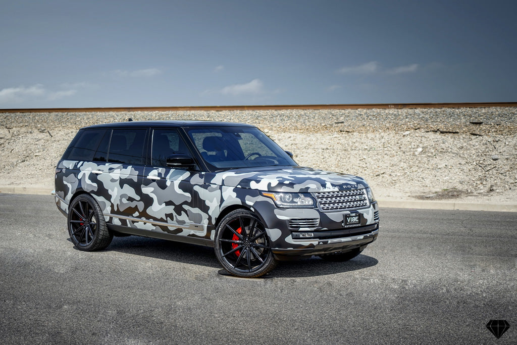 Range Rover HSE fitted with 24″ Blaque Diamond BD-11s in Gloss Black