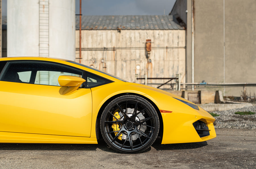 A 2017 Huracan on Blaque Diamond BD-F18 on Gloss Black Wheels