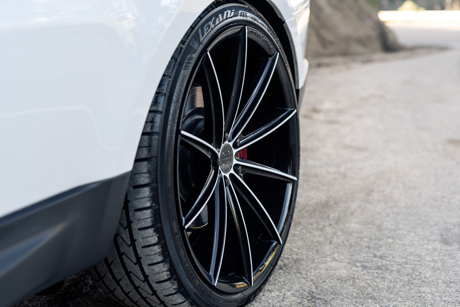 A 2018 Range Rover Sport on 20 Inch Blaque Diamond BD-11 Gloss Black Wheels