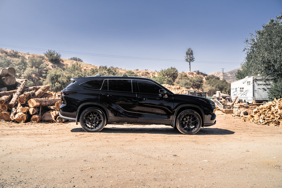 A 2021 Toyota Highlander on Blaque Diamond BD-F18 Gloss Black Wheels