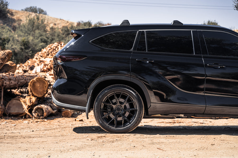 A 2021 Toyota Highlander on Blaque Diamond BD-F18 Gloss Black Wheels
