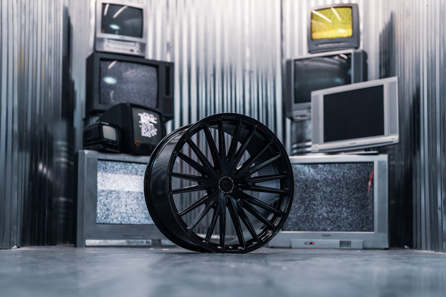 BD715 Gloss Black