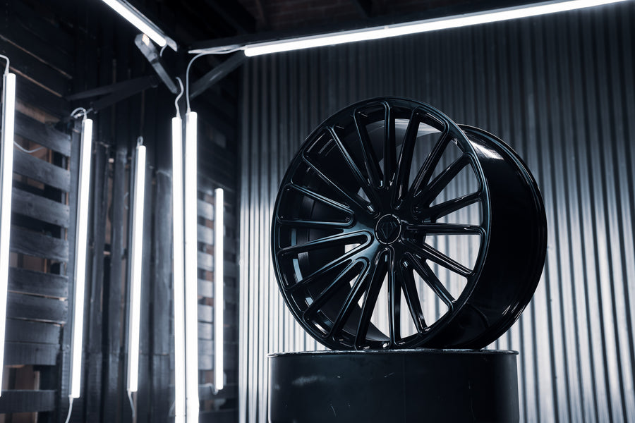 BD715 Gloss Black