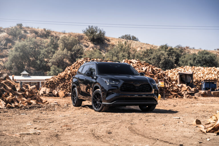 A 2021 Toyota Highlander on Blaque Diamond BD-F18 Gloss Black Wheels