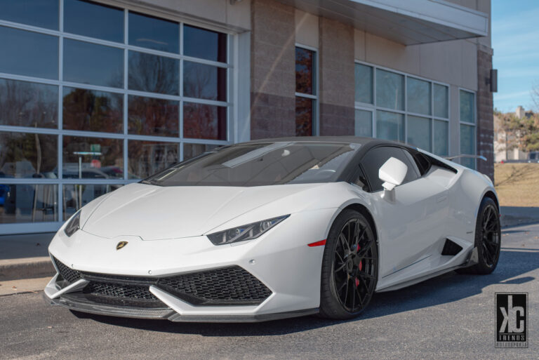 A 2015 Lamborghini Huracan LP610-4 on Blaque Diamond BD-F18 Gloss Black Wheels