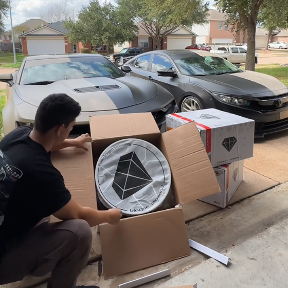 @demon6.2ss Unboxing his new Blaque Diamond Wheels